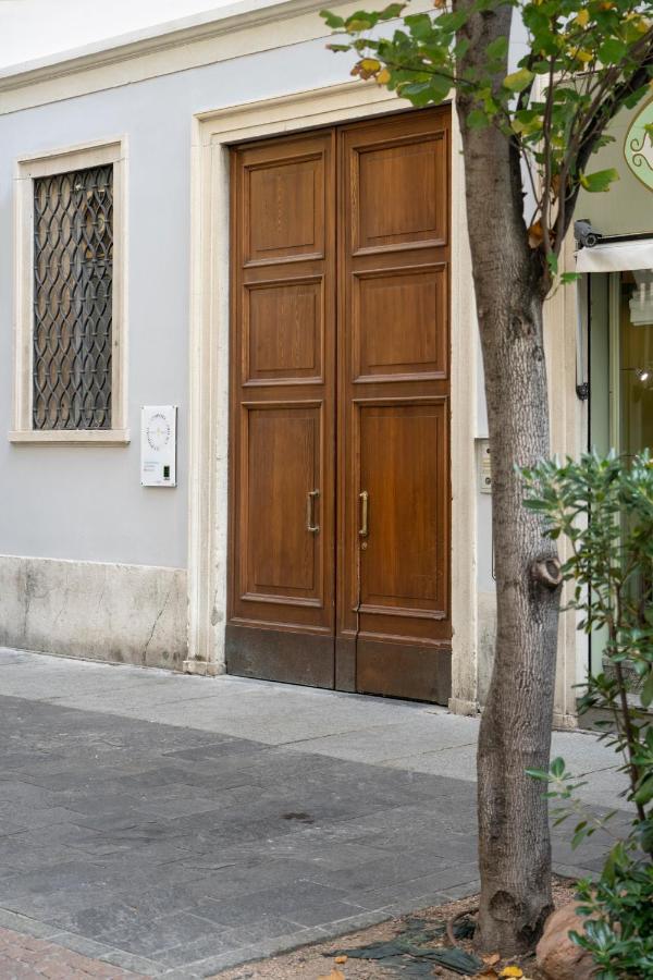 Varese Suites المظهر الخارجي الصورة